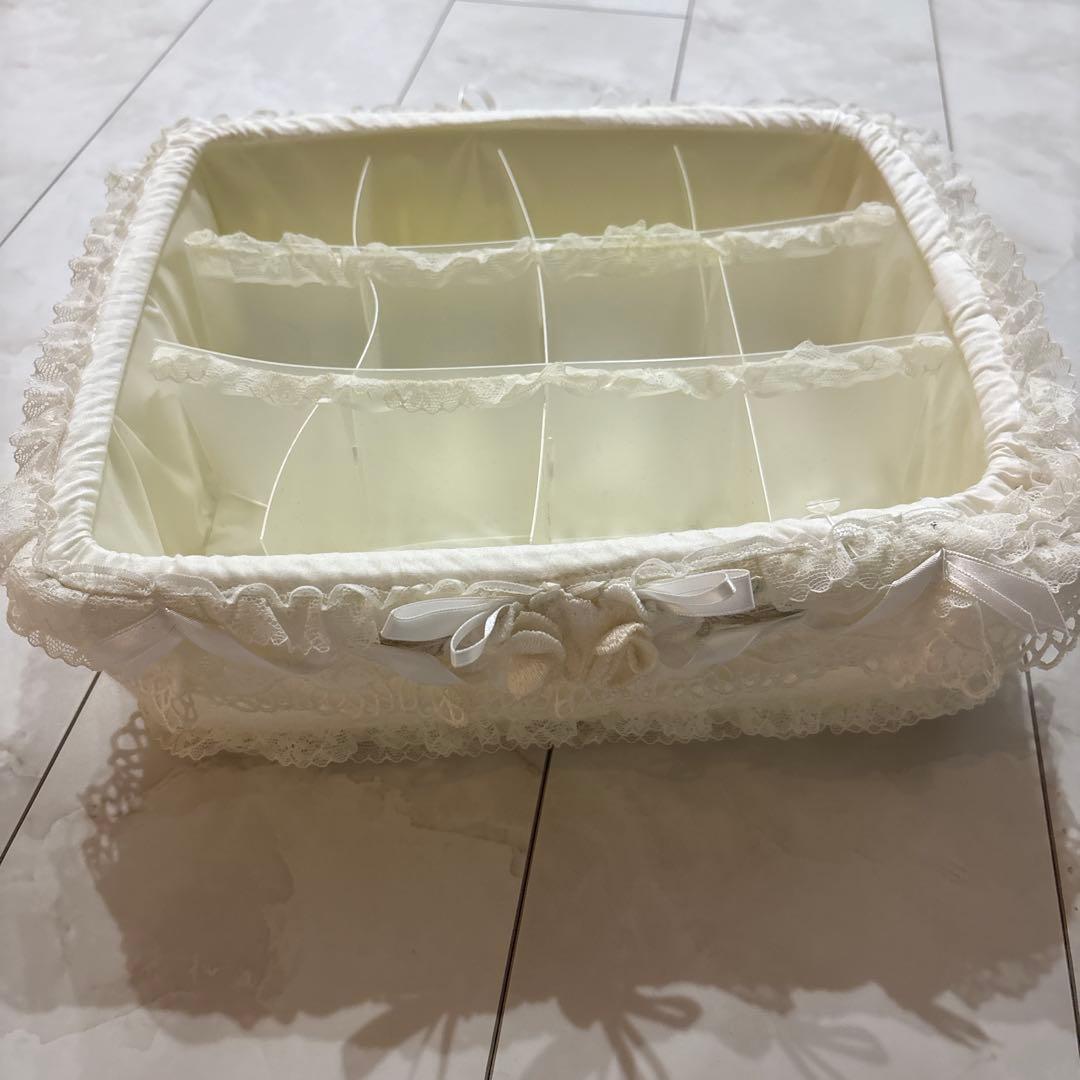 シェシェ仕切り付き収納ボックス