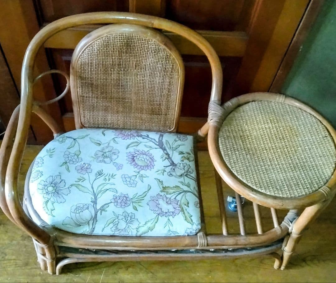 《昭和レトロ》藤製テーブル付椅子ラタン製