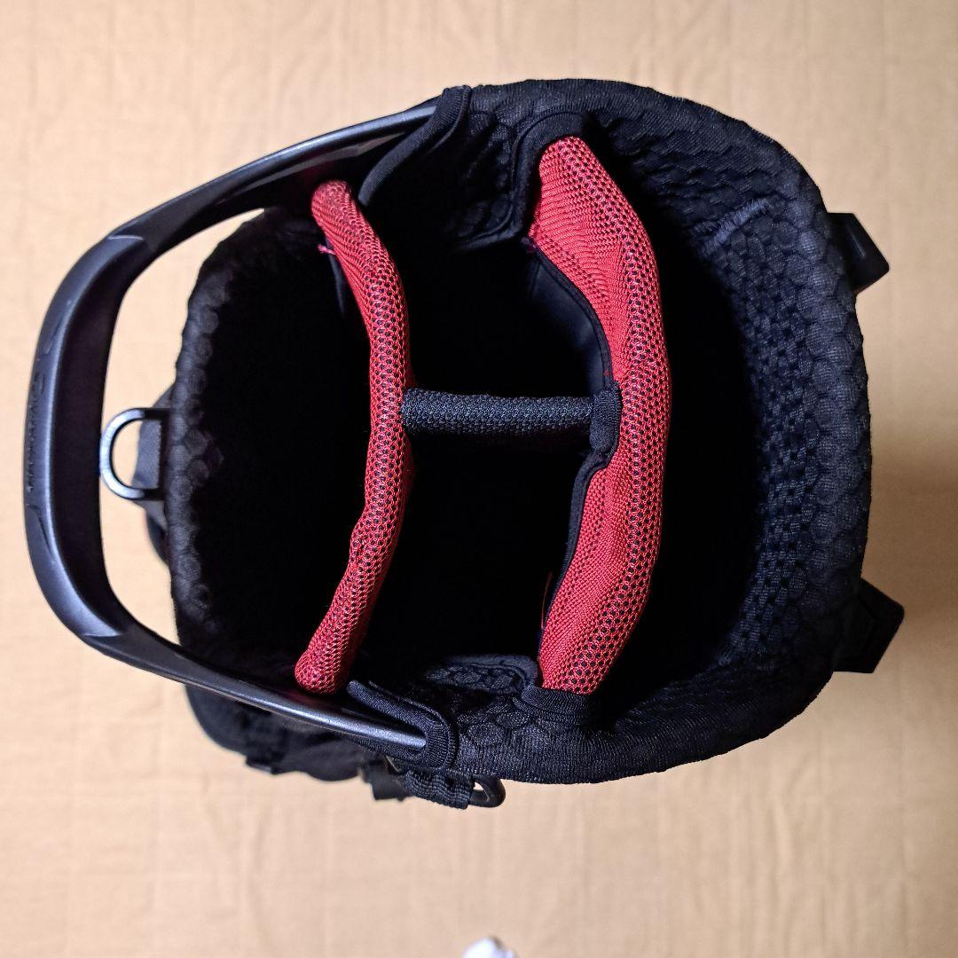 TaylorMadeスタンド式キャディバッグ 黒/赤。フード付き。極美品！