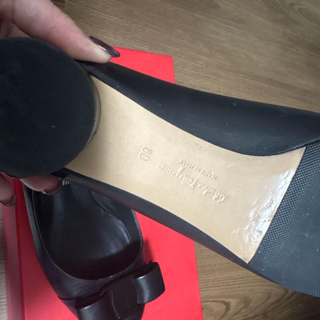 フェラガモ リボンパンプス　ラウンド　ブラック　裏張り済み　太ヒール