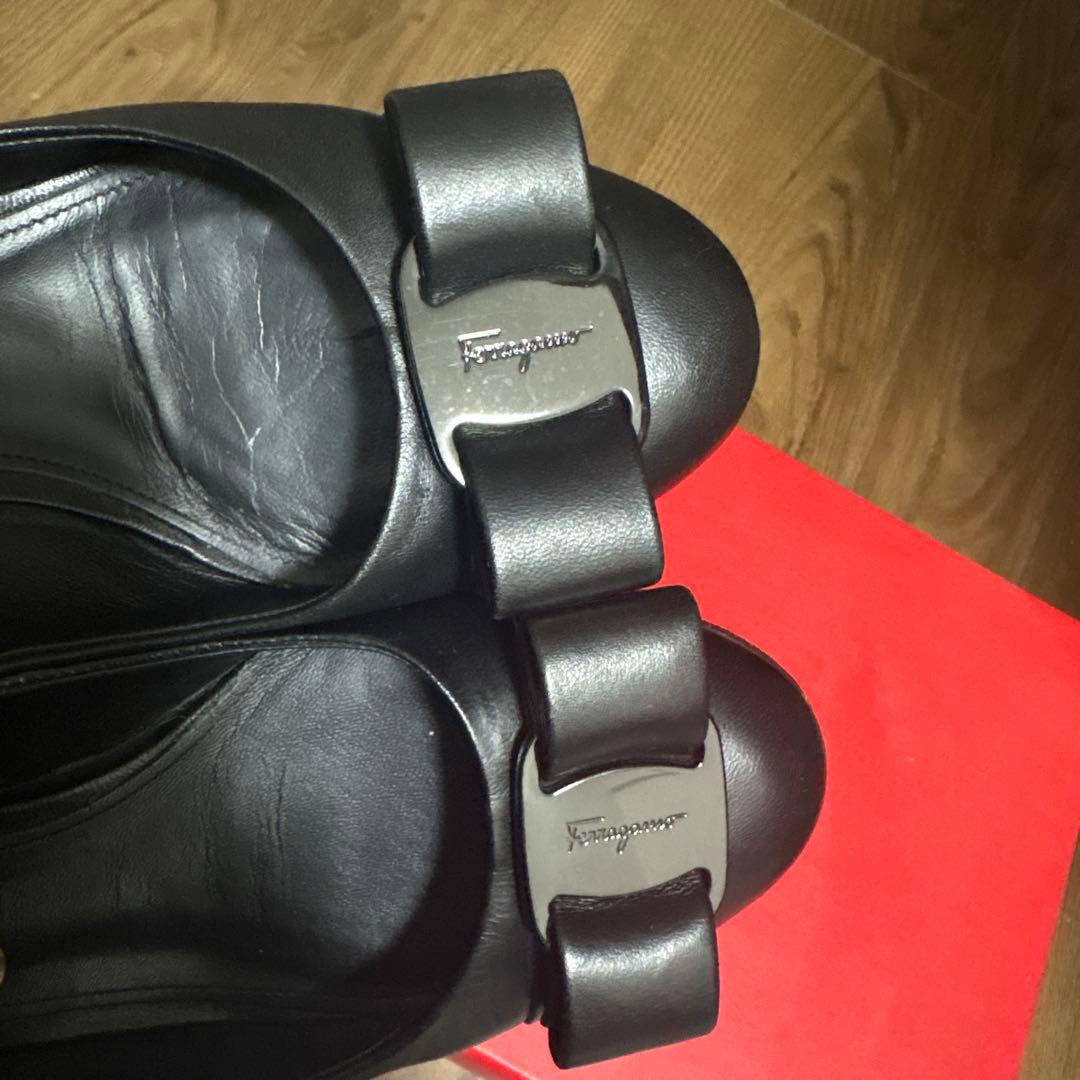 フェラガモ リボンパンプス　ラウンド　ブラック　裏張り済み　太ヒール
