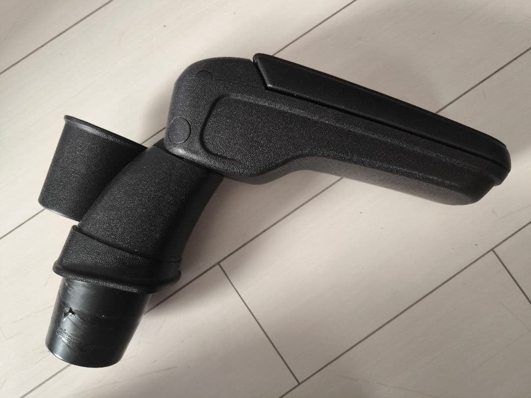 アームレスト　アクア　跳ね上げ　収納