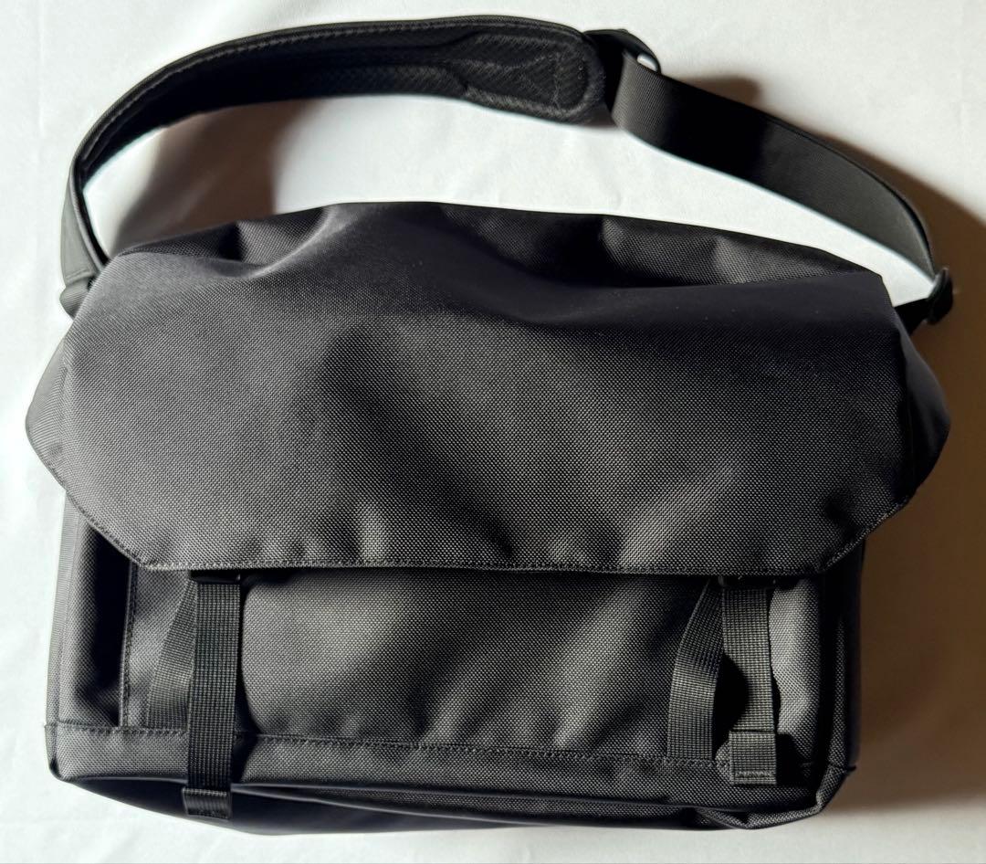 バッグ monolith SHOULDER PRO FLAP M BLACK