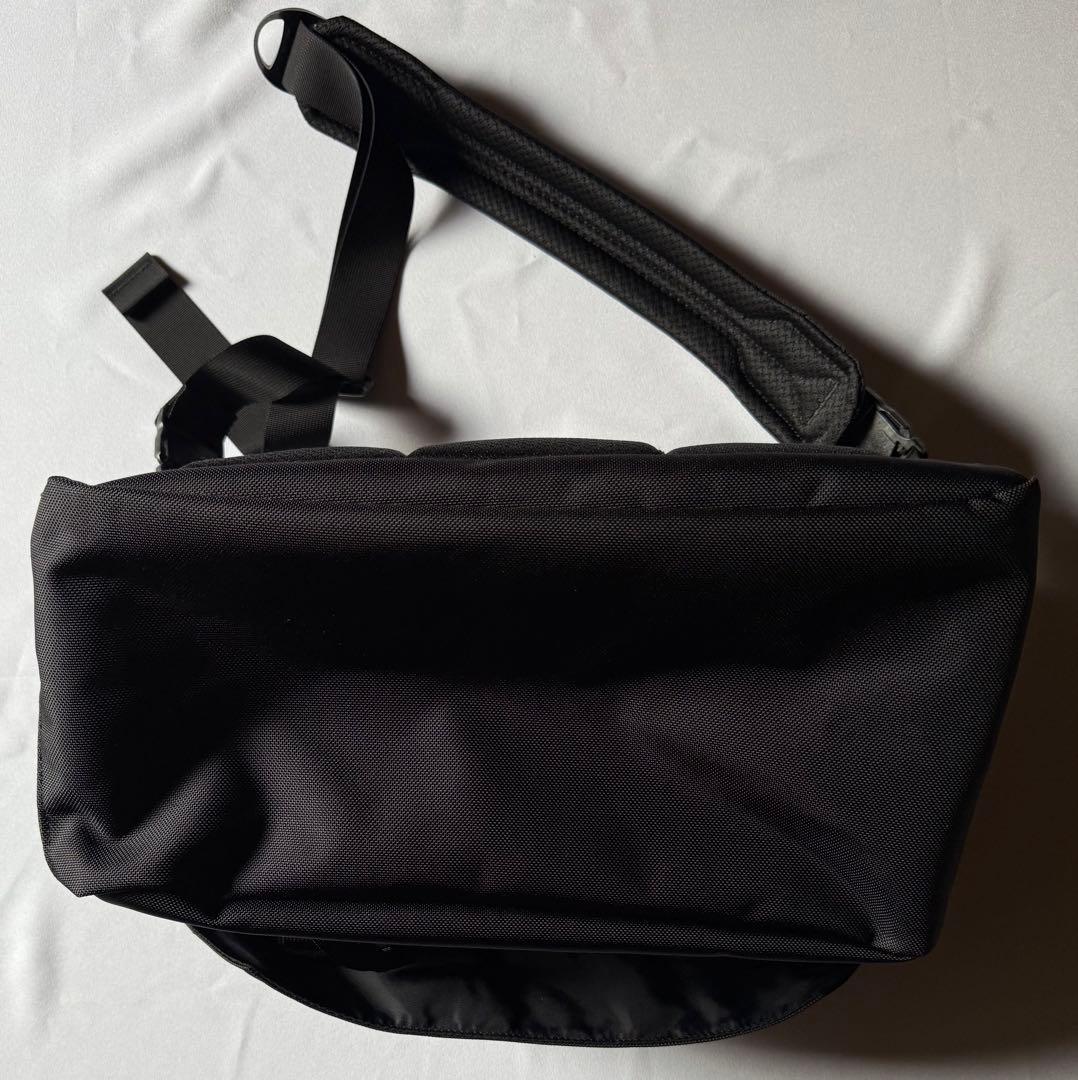 バッグ monolith SHOULDER PRO FLAP M BLACK