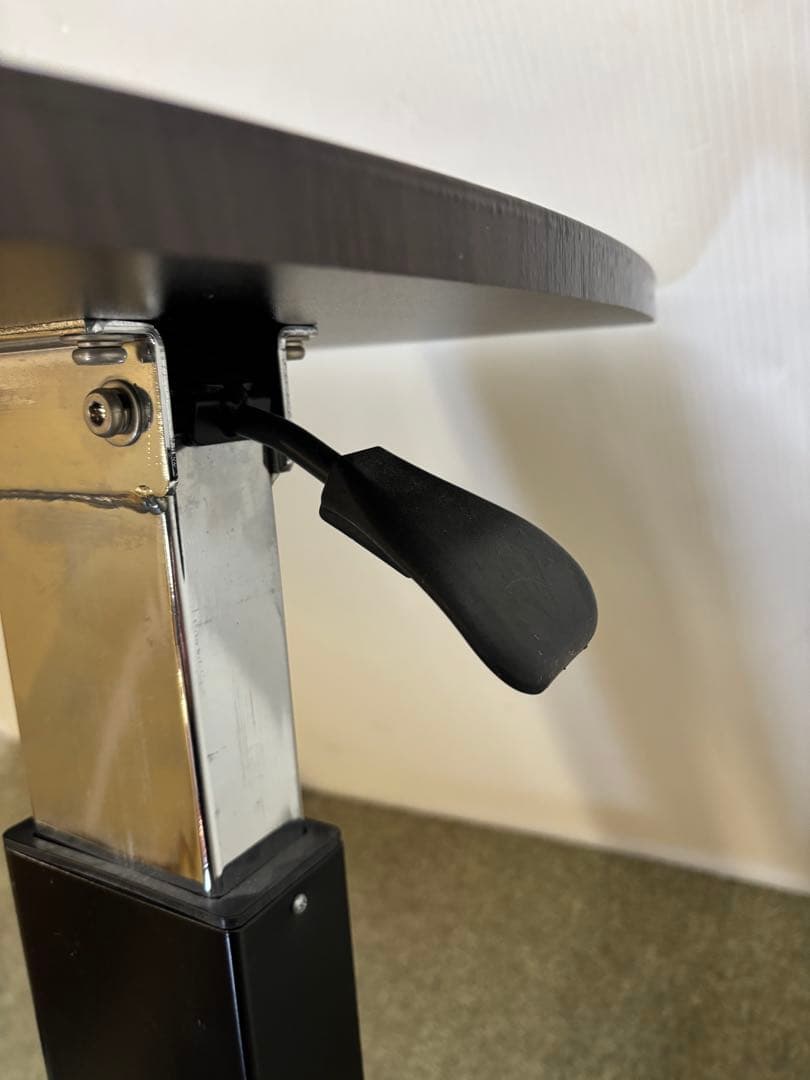 ガス圧昇降テーブル