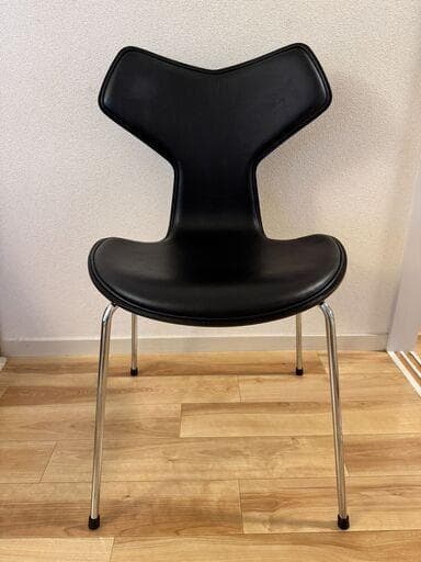 [名作]革張り Fritz Hansen（フリッツ・ハンセン）グランプリチェア