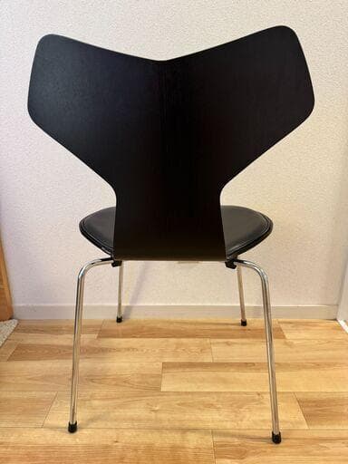 [名作]革張り Fritz Hansen（フリッツ・ハンセン）グランプリチェア