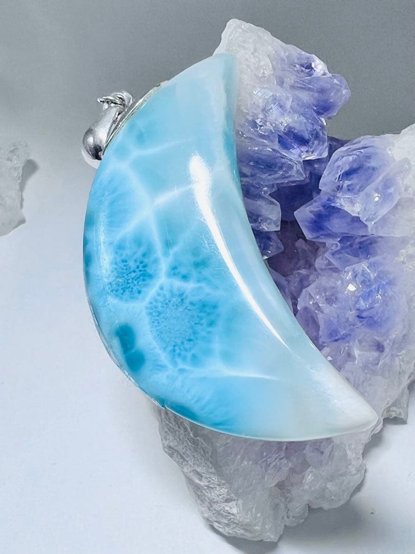 おすすめです高品質ラリマーペンダントトップ 月モチーフ お守り 天然石