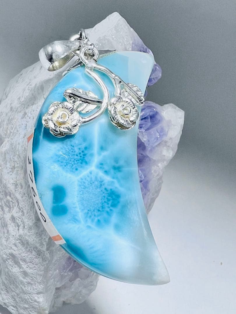 おすすめです高品質ラリマーペンダントトップ 月モチーフ お守り 天然石