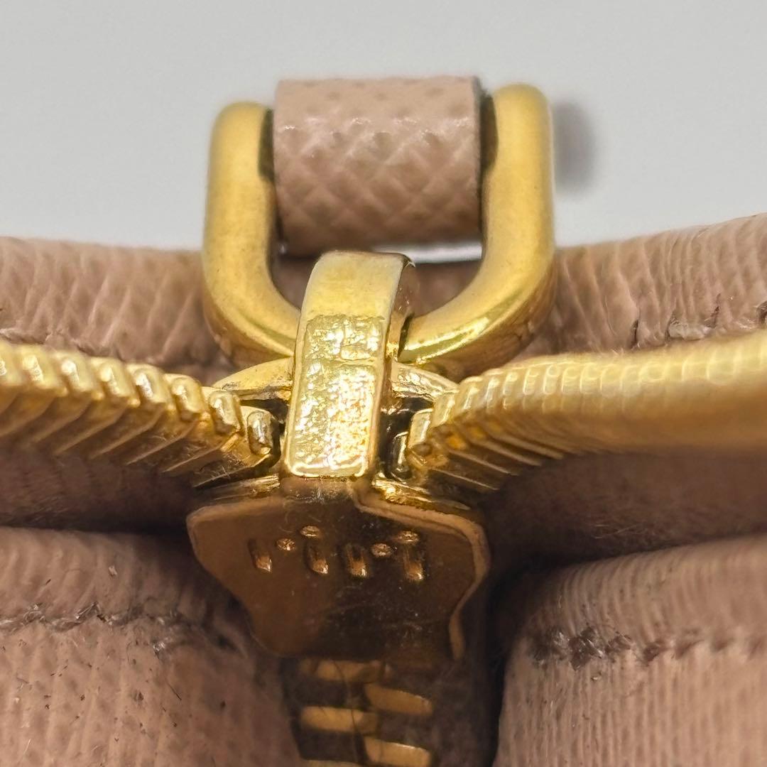 【美品】数回のみ使用 プラダ PRADA 二つ折り財布 サフィアーノレザー財布