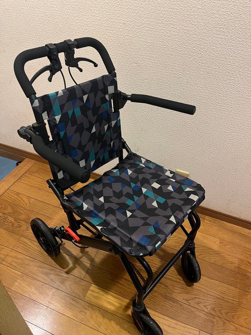 【超美品】SUMIZEN 車椅子 折り畳み 軽量 ノーパンクタイヤ 介助