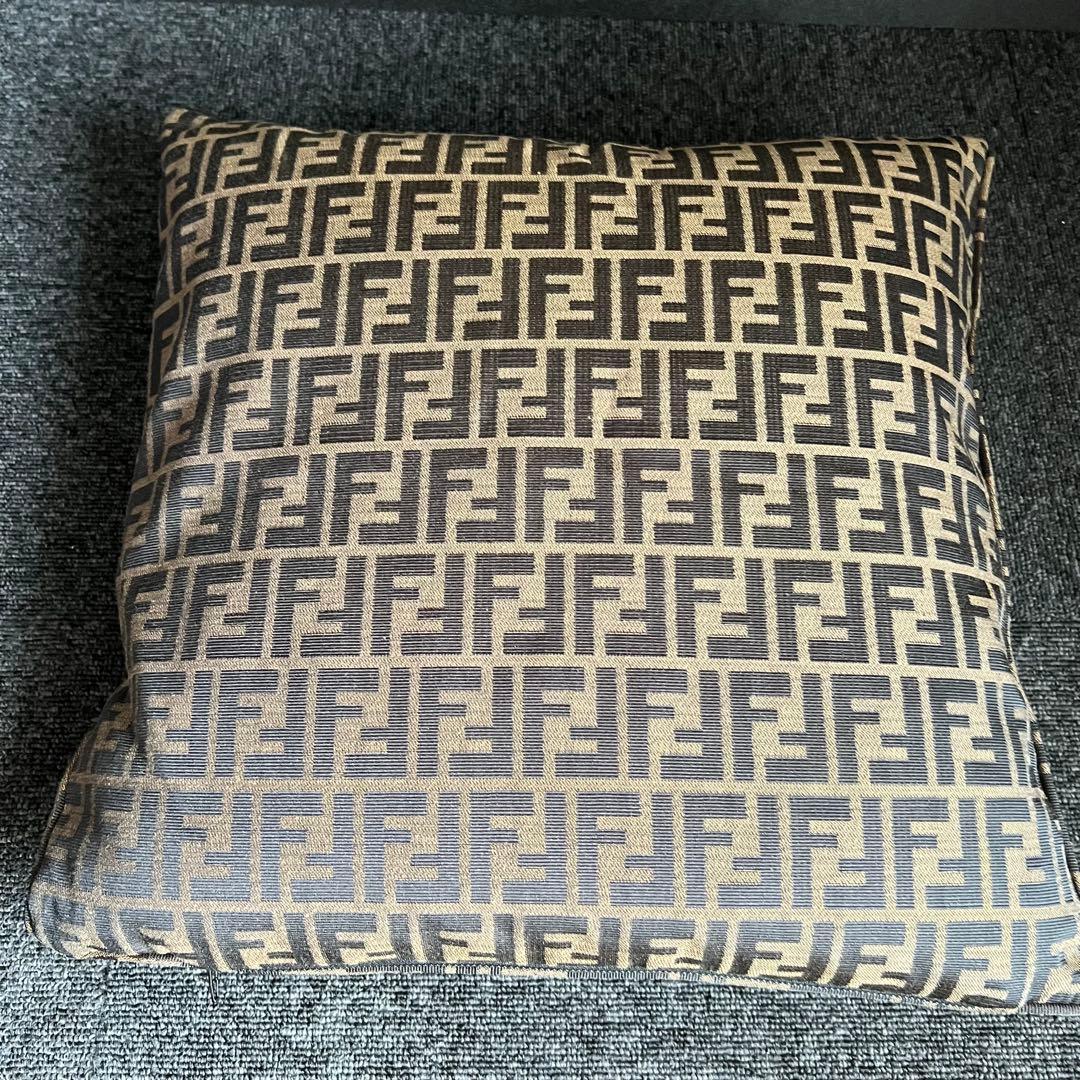 FENDI FF ロゴクッション　フェンディ