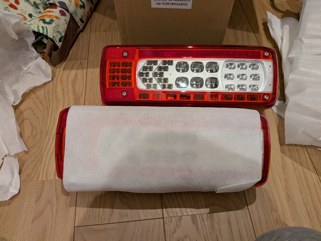 即購入OK！ クオン テールランプ テールライト LED 新車外し