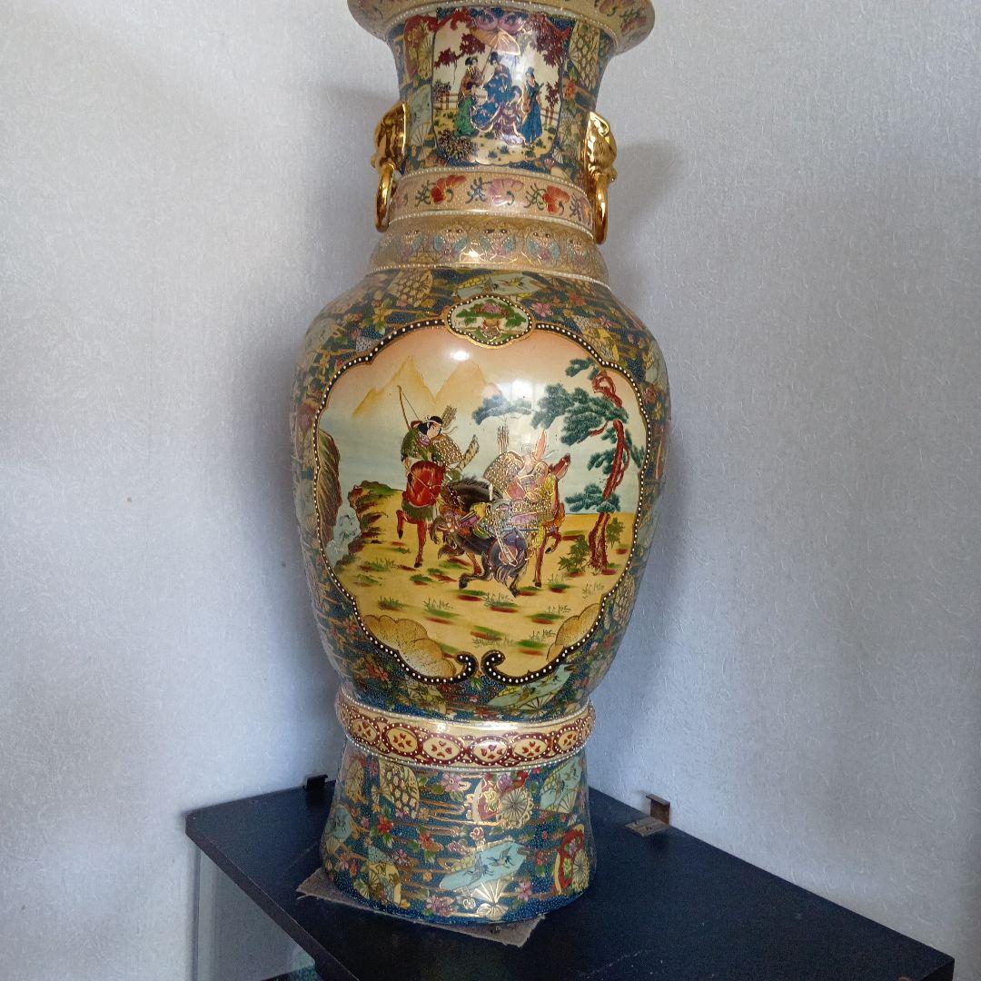 日本の伝統的な金色装飾陶器花瓶