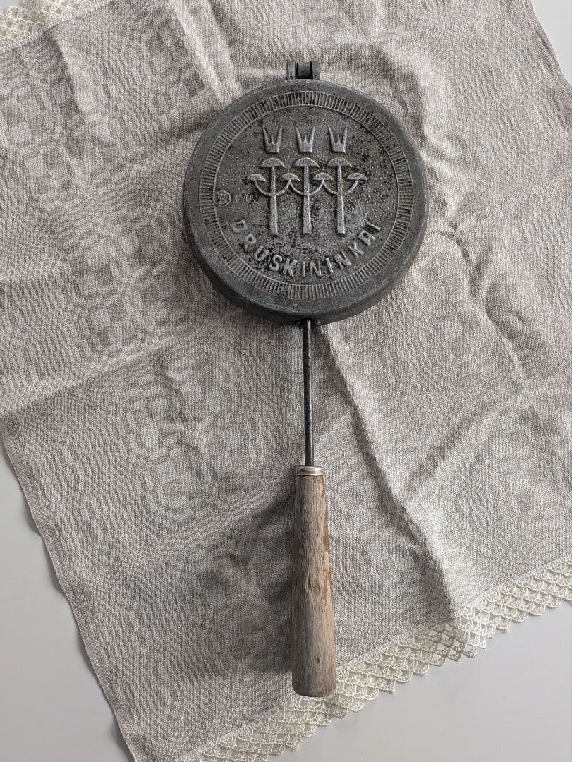 北欧　リトアニア　アンティーク焼き型 リス