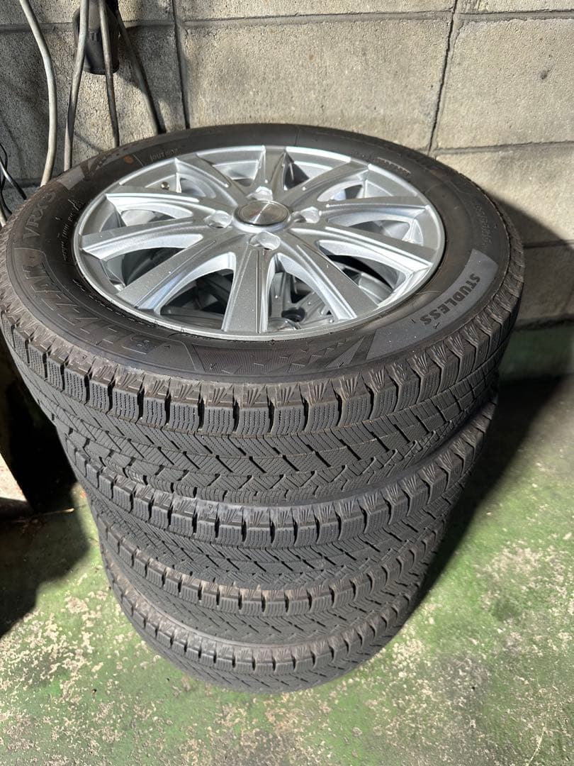 ブリヂストンVRX3 165/65R15スタッドレスタイヤ 15インチ溝約9mm