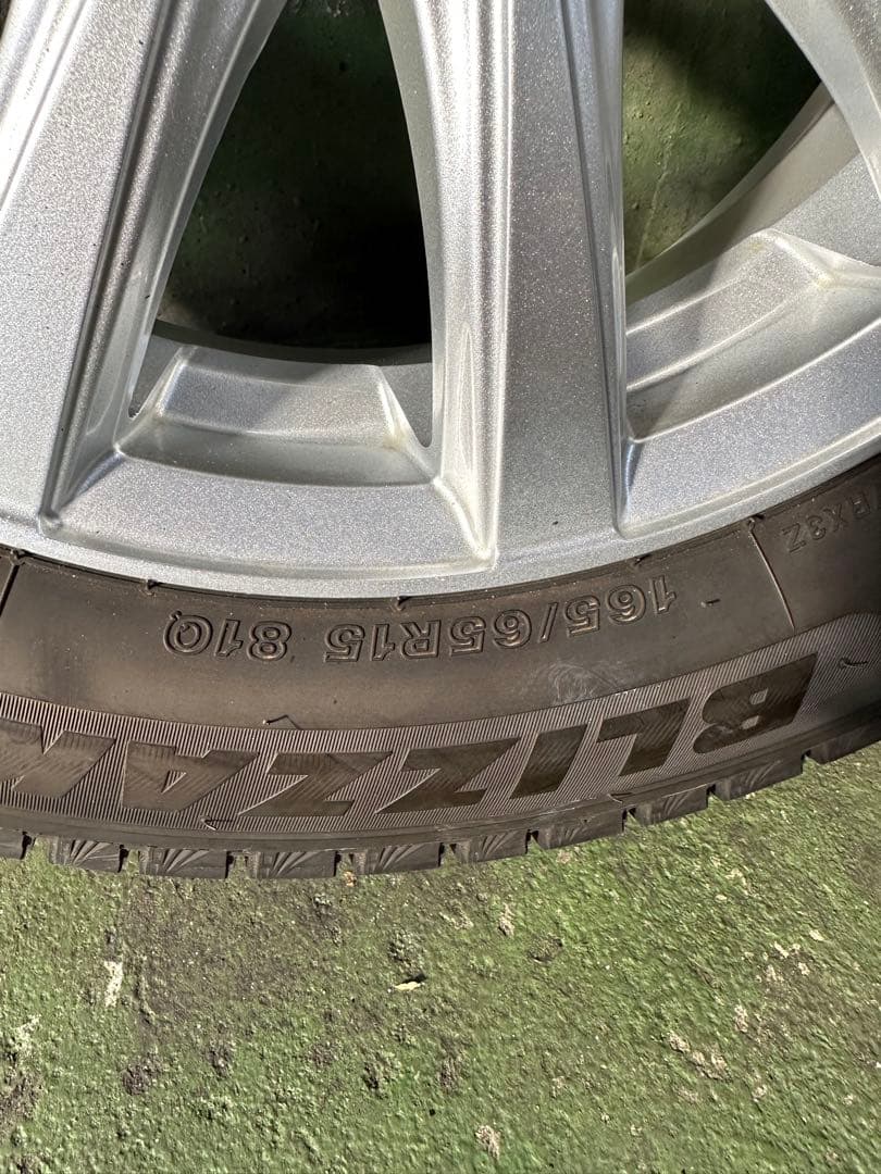 ブリヂストンVRX3 165/65R15スタッドレスタイヤ 15インチ溝約9mm