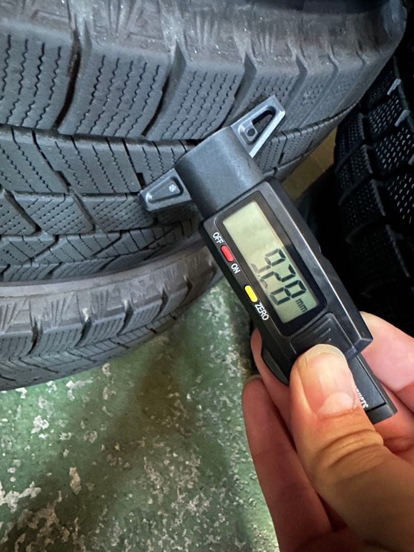 ブリヂストンVRX3 165/65R15スタッドレスタイヤ 15インチ溝約9mm