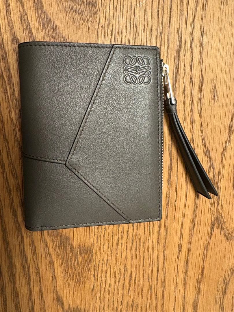 LOEWE グレー 二つ折り財布