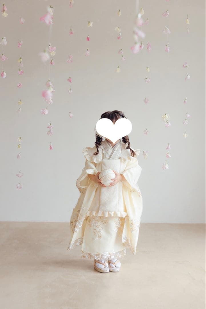 キャサリンコテージ　七五三　クリーム色 被布着 花柄刺繍　アイボリー 着物