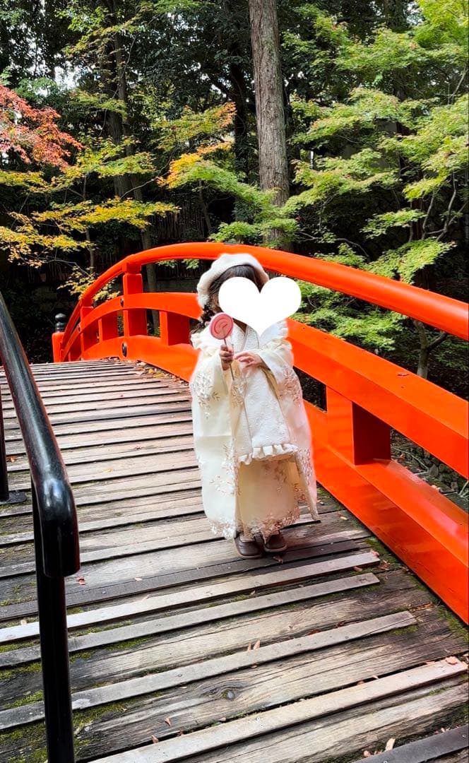 キャサリンコテージ　七五三　クリーム色 被布着 花柄刺繍　アイボリー 着物