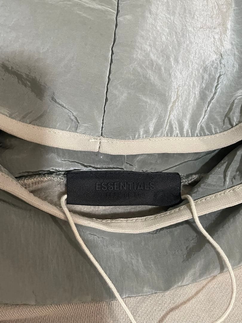 ESSENTIALS FEAR OF GOD グレー フーディ価格28600円