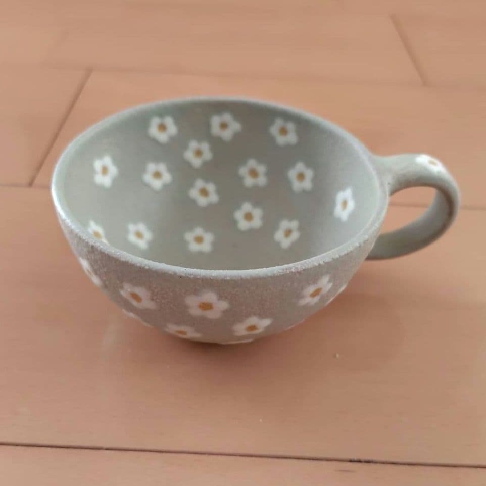 【三ツ持啓】グリーンの小花カップ 緑　食器　うつわ 三ッ持啓　金井啓