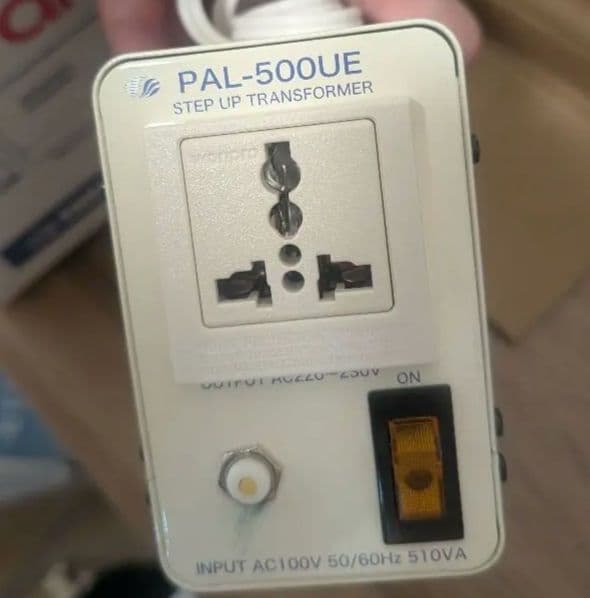 スワロー電機　昇圧器　PAL-500UE　100V→230V