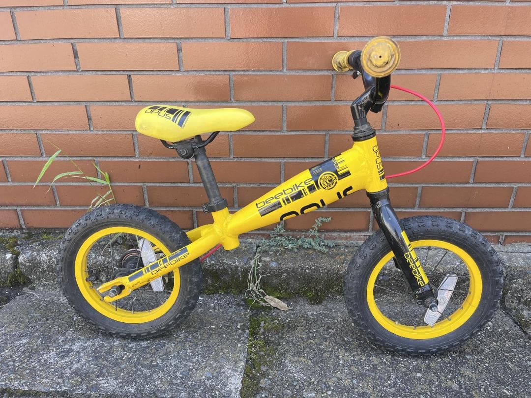 お子様に！【OPUS】 オーパス beebike 後ブレーキ装備！三輪車卒業に