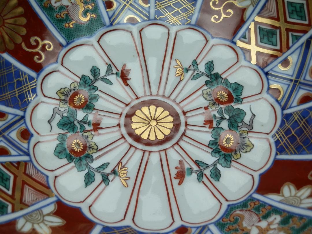 大聖寺伊万里 色絵 金彩 菊紋 菊形 大鉢 奇玉宝鼎之珍銘 MO71208