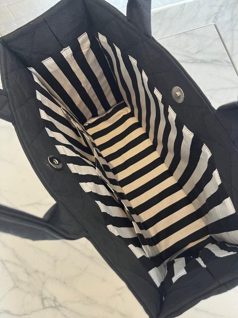 お受験バッグ　黒　A4 自立　保護者会　サブバッグ　軽量　キルティング ポーチ付