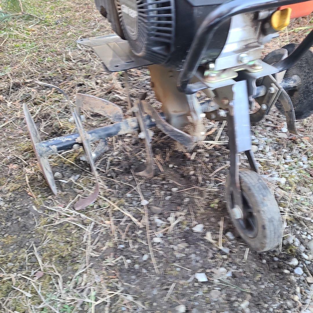 コンパクト耕運機 ガソリンエンジン搭載