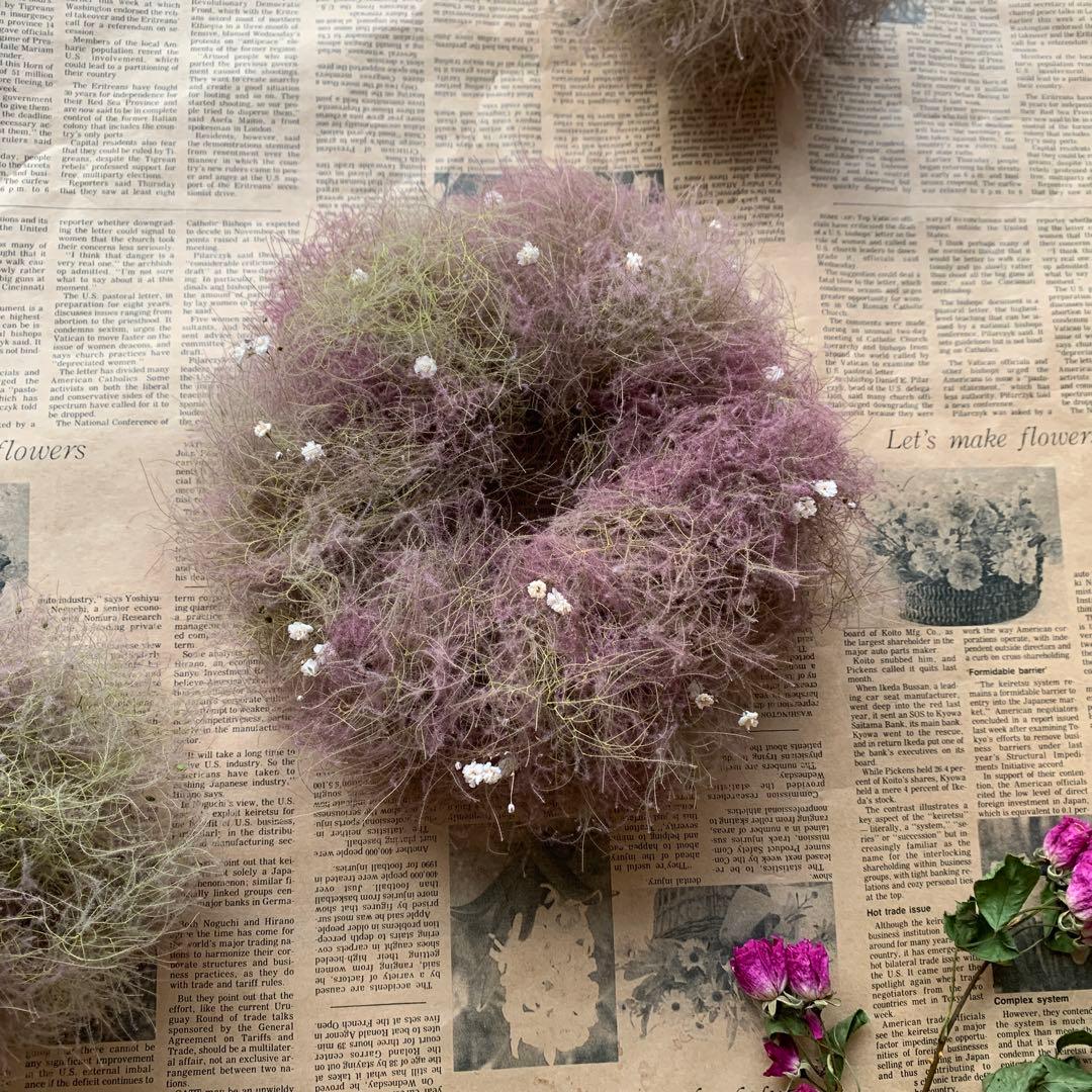 スモークツリーのドライフラワーリース　季節の花材のインテリア