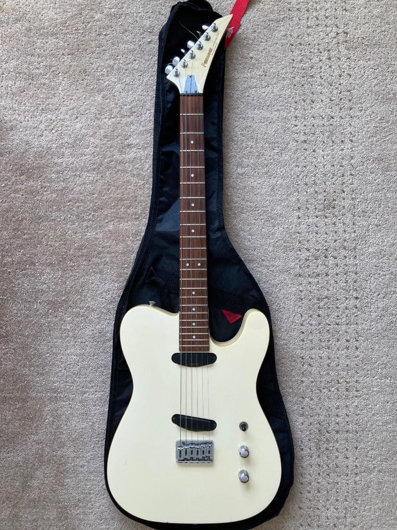 アイボリー エレキギター ギターケース付き