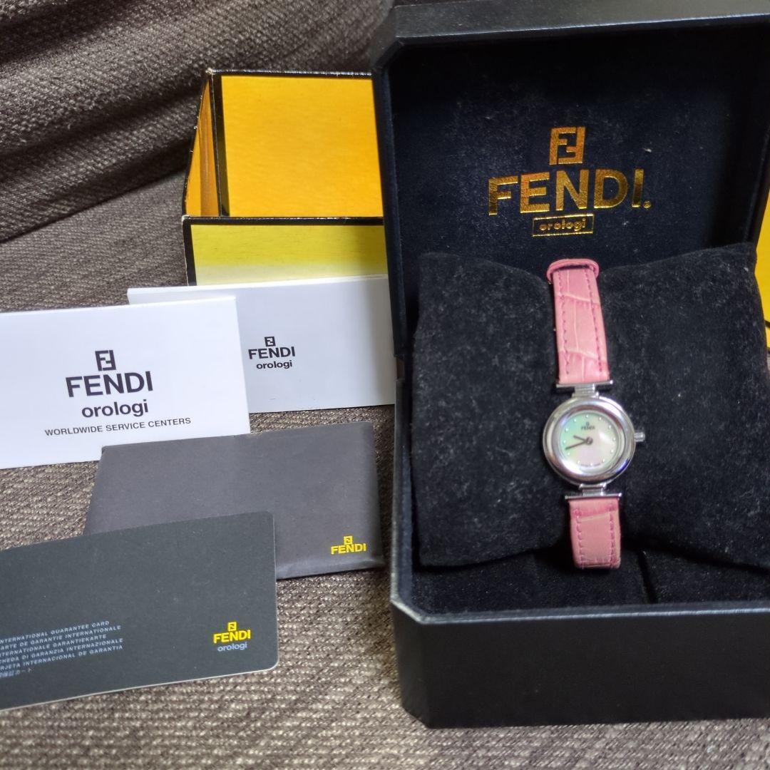 FENDI F1-730 ピンクレザー腕時計