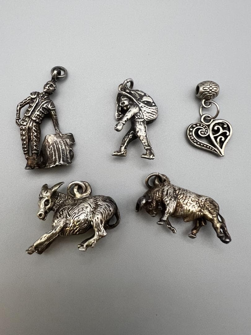 【海】銀製　ペンダント　闘牛士　ロバ　牛文など　５点　重量約２９ｇ　アンティーク
