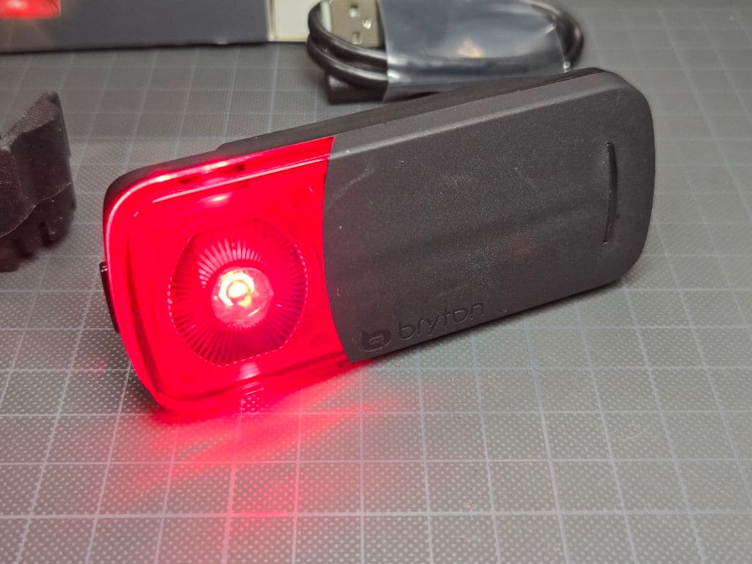 Bryton GARDIA R300L テールライト