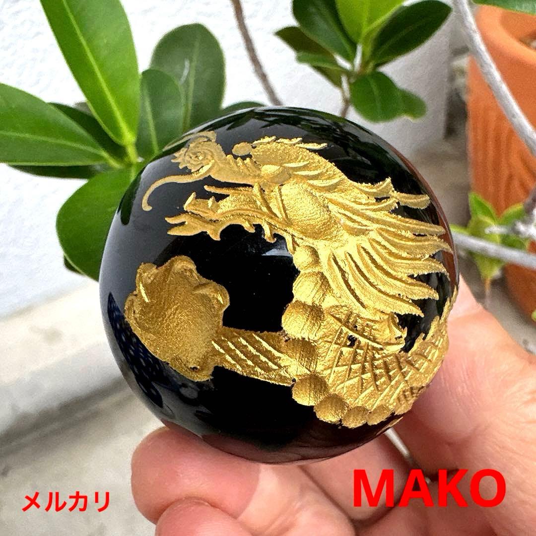 M1744☆オニキス『龍』彫丸玉50mm☆天然石　原石☆N50405-E