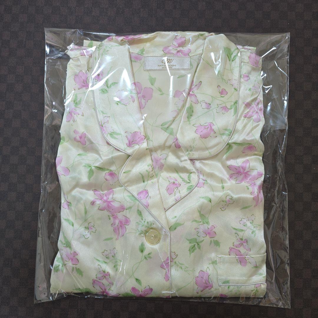 新品未使用　シルク パジャマ　MITSUKOSHI SHANGHAI 三越