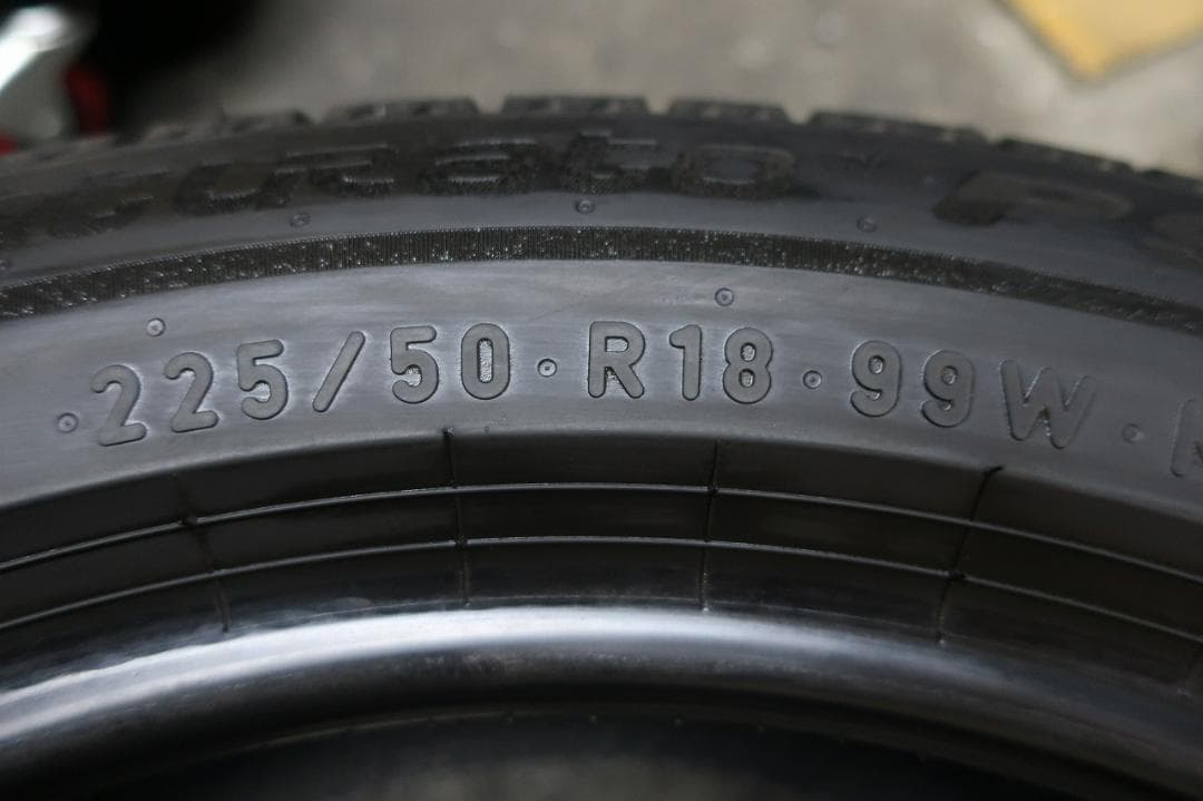 りくにー様　ピレリ　チントゥラート　P9　AS　225/50R18　バリ溝　4本