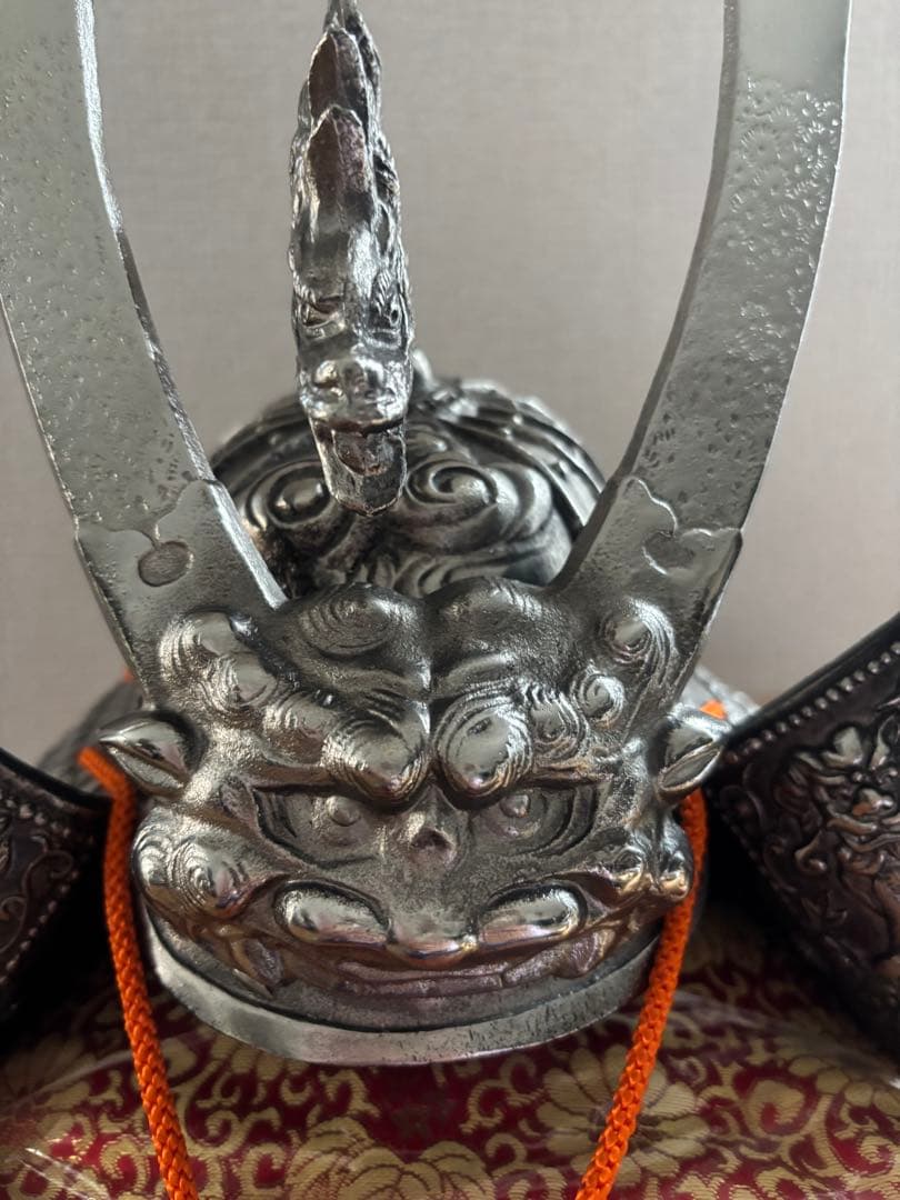 兜。金属製 。レトロ。未使用。シルバー。シンプル