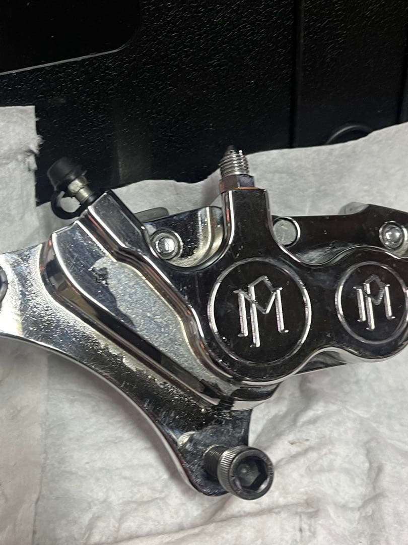 PM パフォーマンスマシン製異形4podキャリパー左右セット