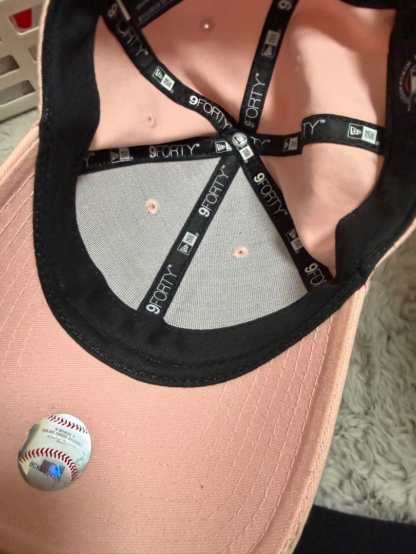 New Era 9FORTY ピンクキャップ ストーン付き