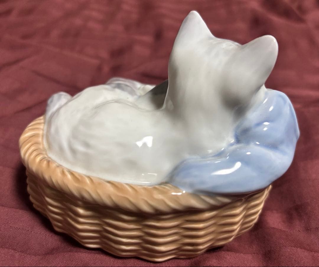 猫と毛布の置物　ロイヤルコペンハーゲン