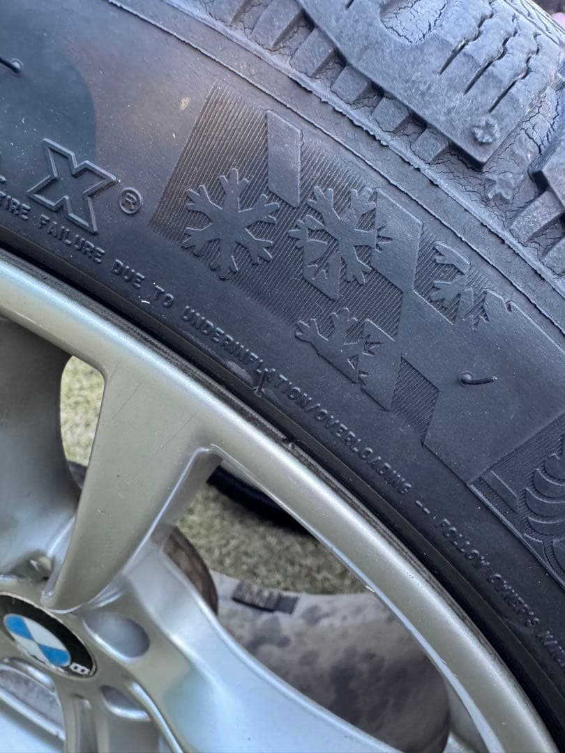  320 Mスポーツf30純正18インチ ホイールとミシュランスノータイヤ