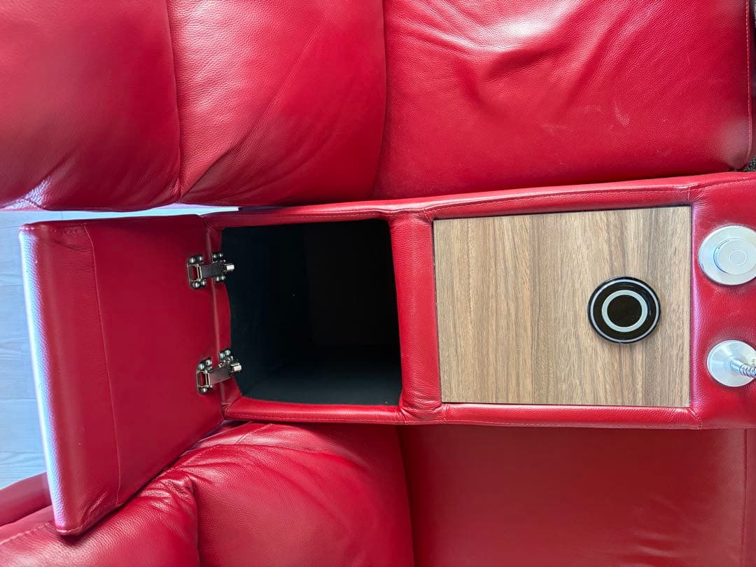 ニトリ赤い本革リクライニング2人掛けソファーワイド