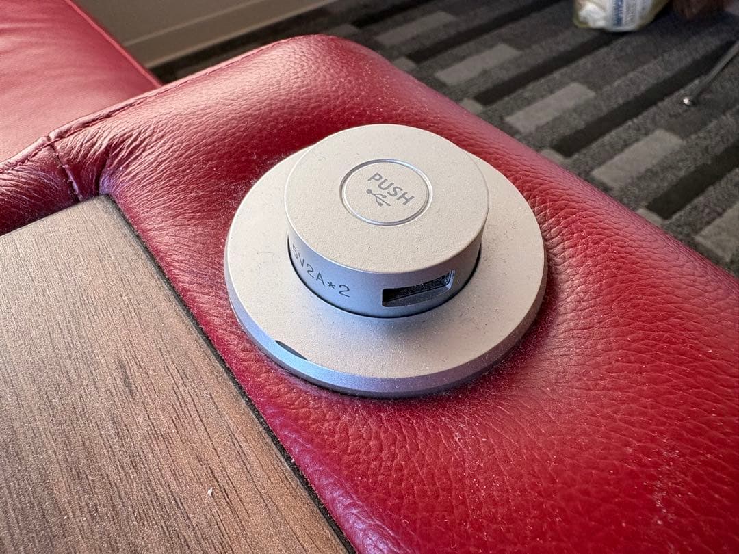 ニトリ赤い本革リクライニング2人掛けソファーワイド