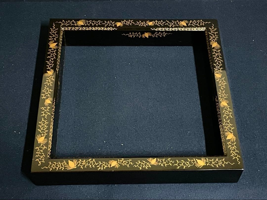 割引❣️【美品】「母」 松唐草 蒔絵 炉縁 真塗 漆匠 秀岳 共箱 （1125D）