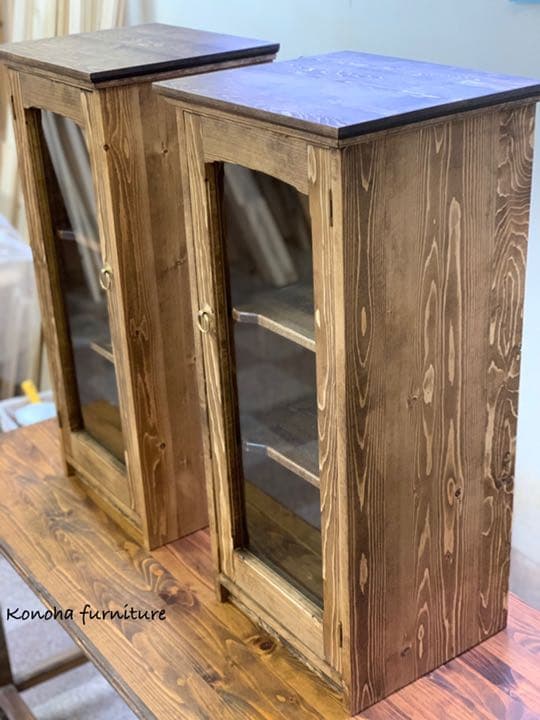 アンティーク風　ツインガラスキャビネット