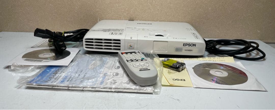 エプソン EB-1770W 超ポータブルプロジェクター。